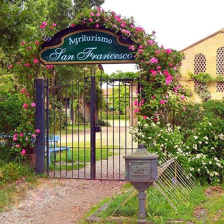 Agriturismo Borgo San Francesco Basiglio Luaran gambar