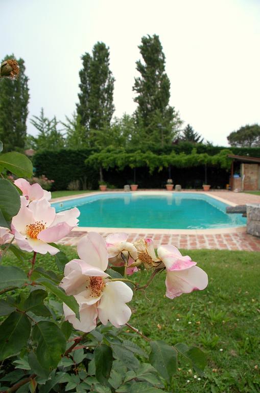 Agriturismo Borgo San Francesco Basiglio Luaran gambar