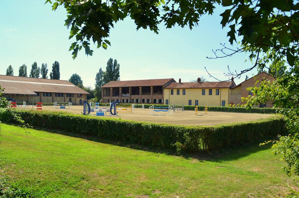 Agriturismo Borgo San Francesco Basiglio Luaran gambar