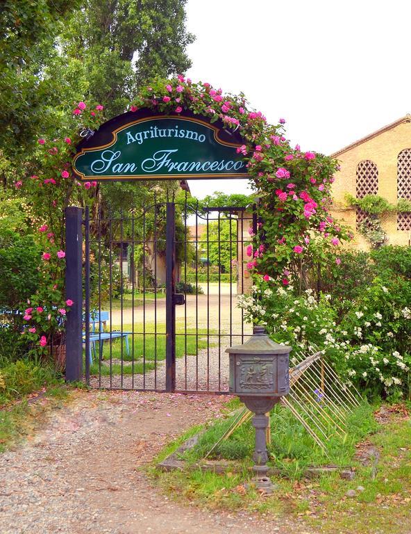Agriturismo Borgo San Francesco Basiglio Luaran gambar